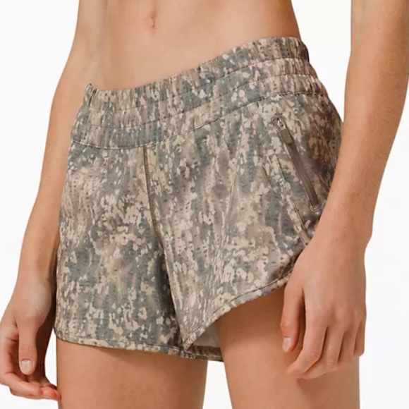 LULULEMON TRACKER SHORT-GRITSTONE WHITE OPAL MULTI - Picture 8 of 10